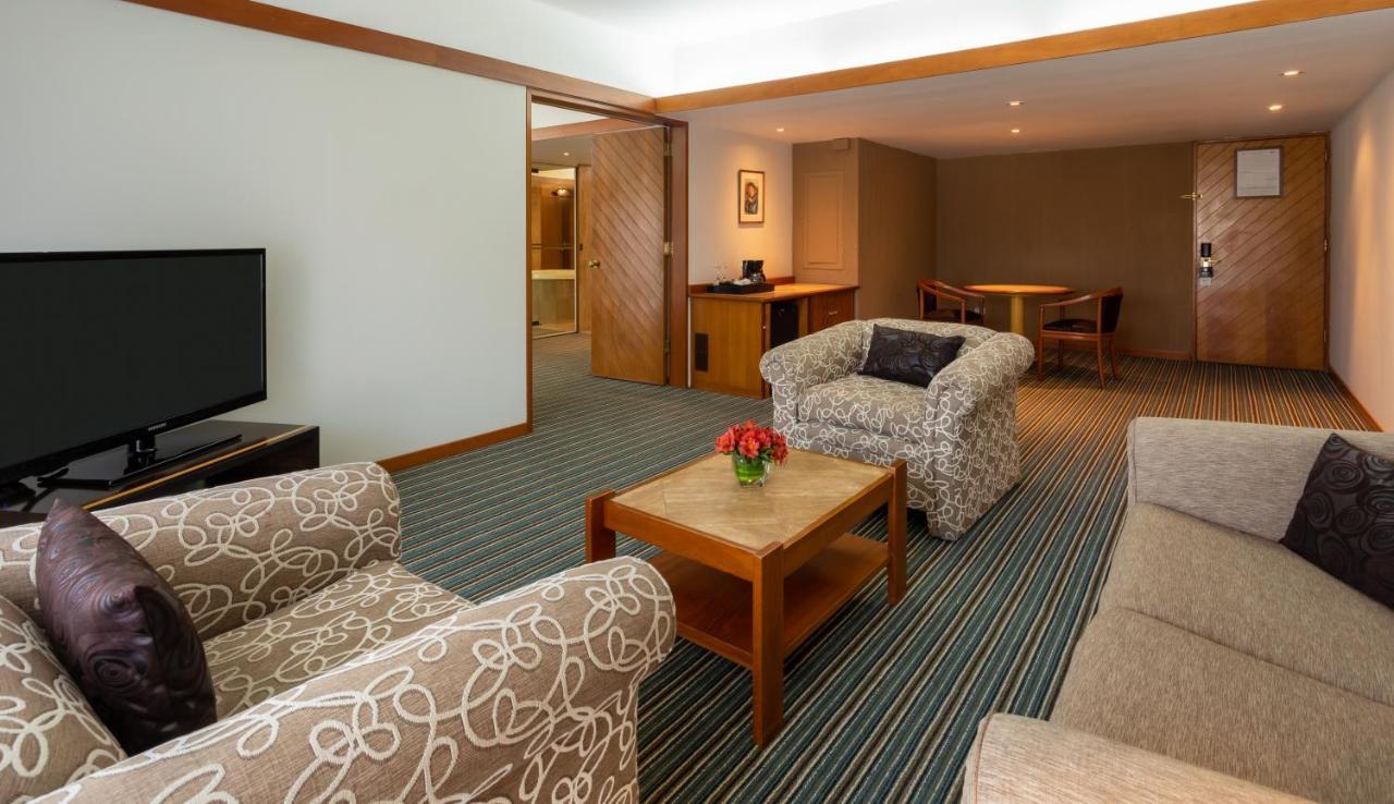 Sonesta Hotel El Olivar Lima Exterior foto A suite at the hotel