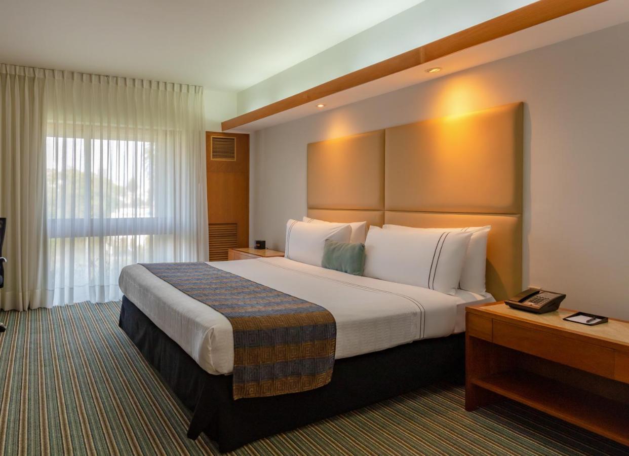 Sonesta Hotel El Olivar Lima Exterior foto A room at the Holiday Inn
